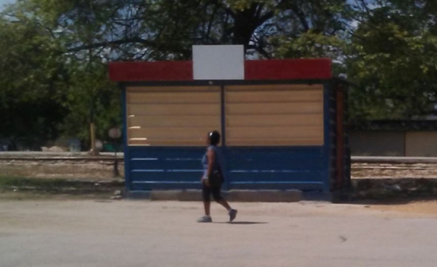 Vista de un punto de venta cerrado en San Germán, Holguín, al oriente de Cuba.