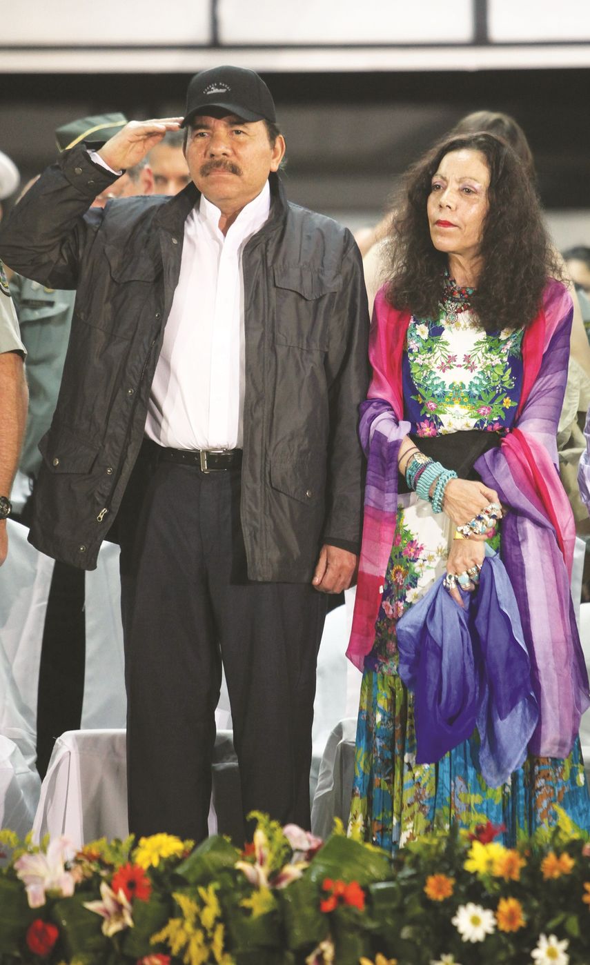 Daniel Ortega y Rosario Murillo asumen la presidencia y vicepresidencia de Nicaragua, respectivamente, para una gestión de cinco años. 
