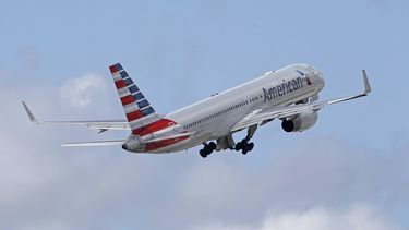 Imagen de referencia de un avión de American Airlines despegando del Aeropuerto Internacional de Miami.&nbsp;