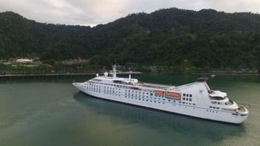 El navío salió el domingo de Colón, en la costa caribeña de Panamá y, después de pasar por el canal interoceánico, salió del Puerto de Balboa para Costa Rica