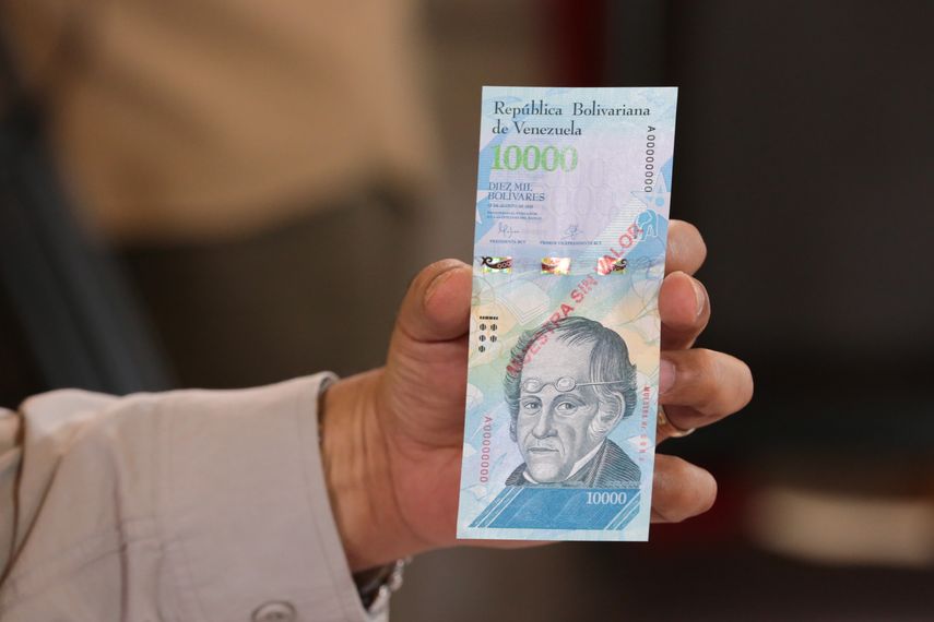Solo el presidente Nicolás Maduro ha sido quien ha dado a conocer cómo es el billete, pues lo mostró en una transmisión televisiva.