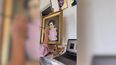 La artista Emma Kenny frente a los comentarios negativos en internet por sus adaptaciones de arte moderno.