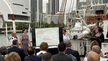 Presentación en Miami del Diccionario Biográfico electrónico (DB~e) de la Real Academia de la Historia, a bordo del buque escuela español San Sebastián Elcano.