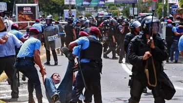 Operativos de&nbsp;paramilitares&nbsp;contra manifestantes atrincherados en barrios y carreteras