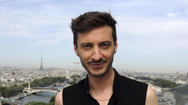 Thomas Jolly posa el viernes 19 de julio de 2024 en París. El actor y director de escena de 40 años, fue elegido por el comité organizador de París 2024 para encargarse de la dirección artística de las cuatro grandes ceremonias de los Juegos Olímpicos.