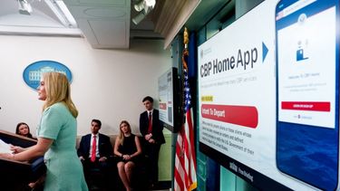 La administración de Donald Trump lanzó a principios de marzo la aplicación CBP Home, que promueve la salida voluntaria de los inmigrantes indocumentados de Estados Unidos