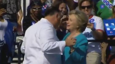 Las primeras palabras de Clinton fueron para ensalzar al cocinero naturalizado estadounidense, al que calificó como un gran chef, pero también como una persona que ayuda y se preocupa por los demás