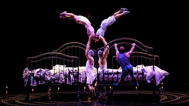 Uno de los actos de Corteo, espectáculo que Cirque du Soleil llevó al BB&T Center, en Broward.