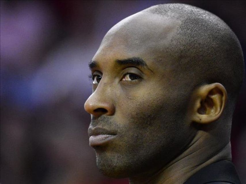 Kobe Bryant desea retirarse con los Lakers. (EFE)