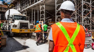 Un grupo de trabajadores en plena faena.