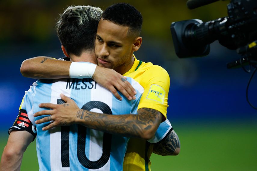 Neymar y Messi se abrazaron antes del encuentro en Belo Horizonte