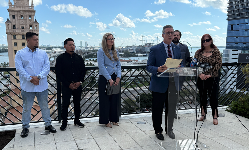 René García convoca a rueda de prensa para abordar el tema de la inmigración. René García convoca a rueda de prensa para abordar el tema de la inmigración.