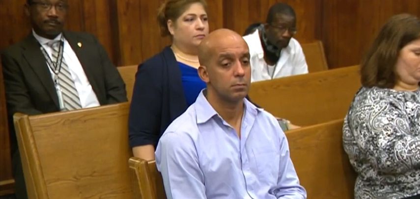 El juez emitió una orden de alejamiento entre Rosario, su exesposa y su hija.