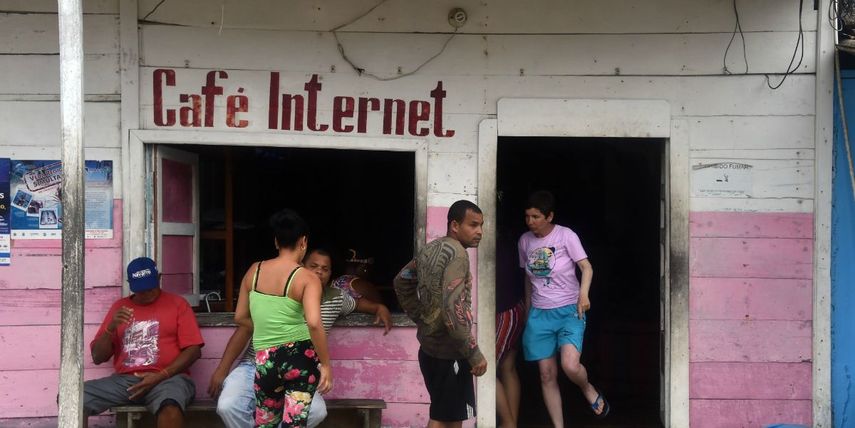 En la Isla, el acceso a Internet es restringido y las tarifas en las salas de navegación públicas son muy elevadas. (CORTESÍA) 