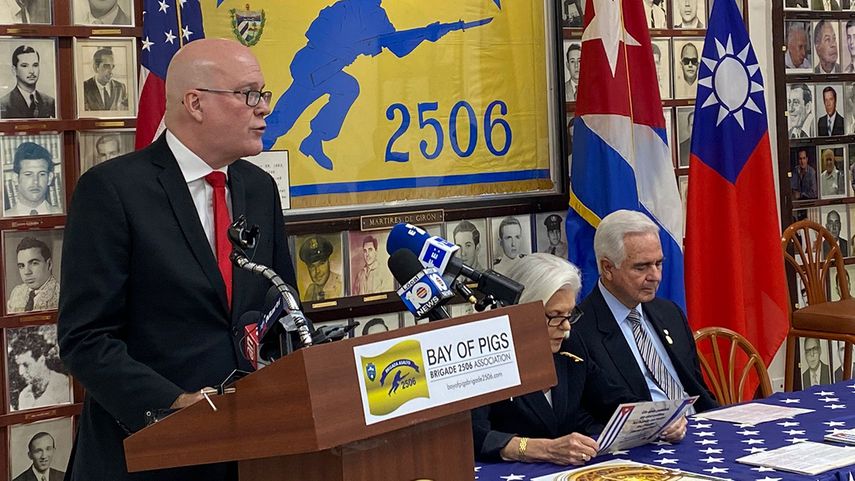 Orlando Gutiérrez-Boronat, directivo de la Asamblea de la Resistencia Cubana, habla durante del acto de conmemoración del aniversario 119 de la Independencia de Cuba.