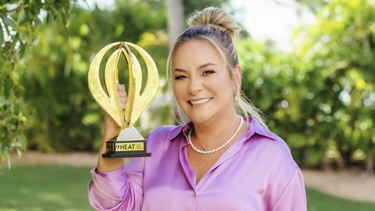 La fundadora y directora ejecutiva de Premios Heat, Diana Montes recibe reconocimiento por parte de Billboard.