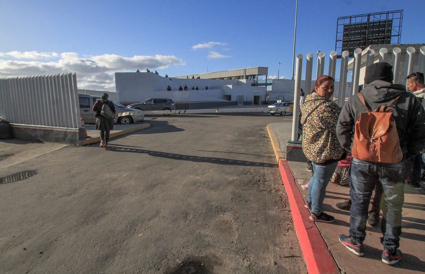 Vista general del punto fronterizo El Chaparral, en la ciudad mexicana de Tijuana, uno de los puntos por done los migrantes centroamericanos acceden a las oficinas de inmigración de Estados Unidos.