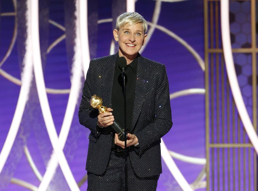 En esta imagen difundida por NBC, Ellen DeGeneres recibe el Premio Carol Burnett a la trayectoria en la TV durante la ceremonia de los Globos de Oro, el domingo cinco de enero del 2020 en Beverly Hills, California. 
