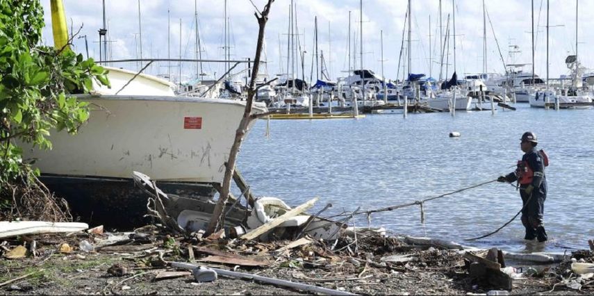 El comando unificado para la Función de Apoyo de Emergencia 10 (ESF-10 por sus siglas en inglés), removió varias naves en Piñones y Fajardo.