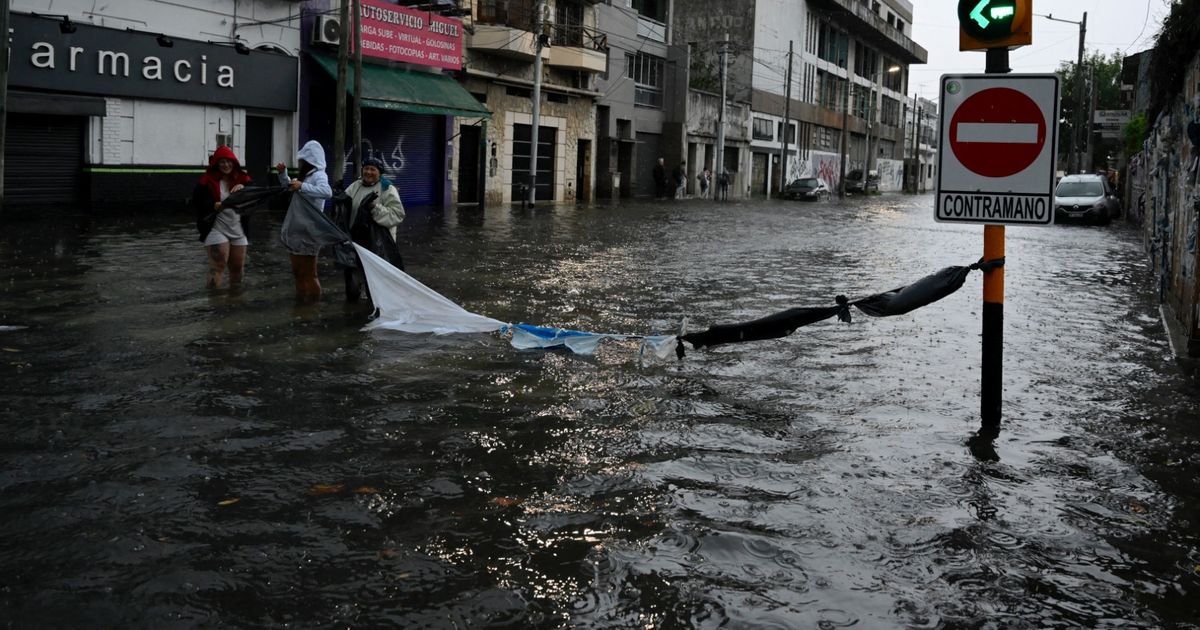 Fuertes lluvias dejan seis muertos en ciudad portuaria de Argentina