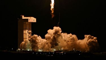 El cohete United Launch Alliance Atlas V con el satélite Joint Polar Satellite System-2 y una carga de pruebas de la NASA despega de la Base Aérea de Vandenberg, California, el 10 de noviembre del 2022.&nbsp; &nbsp;