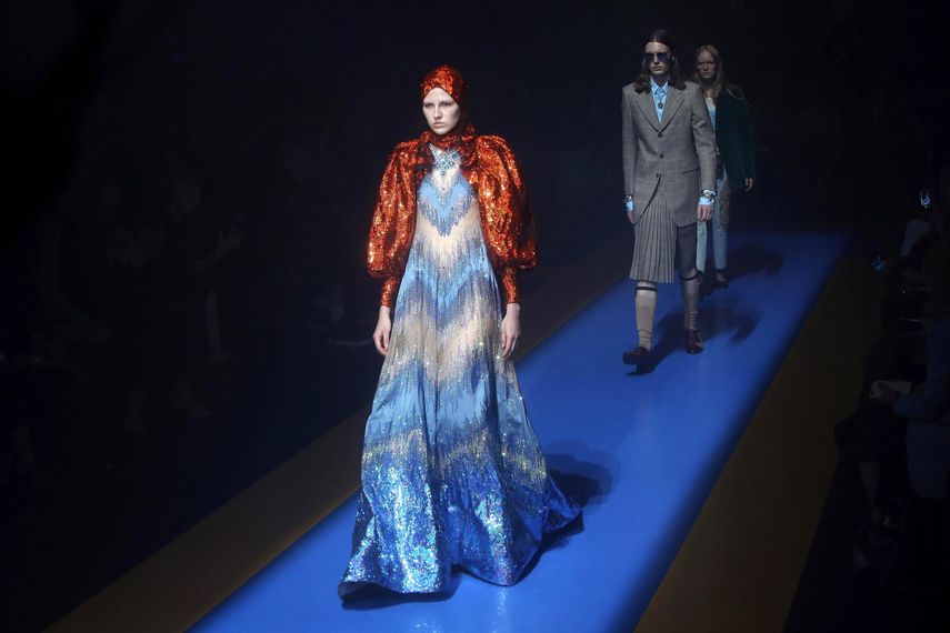 Varias modelos presentan creaciones de la firma italiana&nbsp;Gucci durante la Semana de la Moda de Milán.&nbsp;