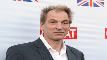 En esta foto de archivo tomada el 22 de febrero de 2013, el actor británico Julian Sands asiste a la Gran Recepción de Cine Británico en la residencia del cónsul general británico en Los Ángeles. Autoridades hallaron restos humanos cerca del lugar donde desapareció el artista.