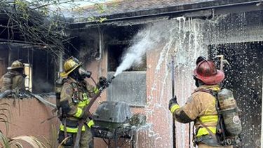 Autoridades acudieron a una vivienda en el bloque 140 de River Island Road tras reportarse el incidente.