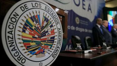 La OEA no puede enviar un caso al tribunal de La Haya como institución,  pero sí cualquiera de los 28 Estados miembros del organismo que son  parte también del Estatuto de Roma, el tratado fundacional de esa corte.