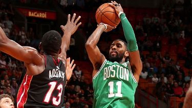 Irving fue el máximo anotador de los Celtics para guiar su cuarto triunfo de la temporada. 