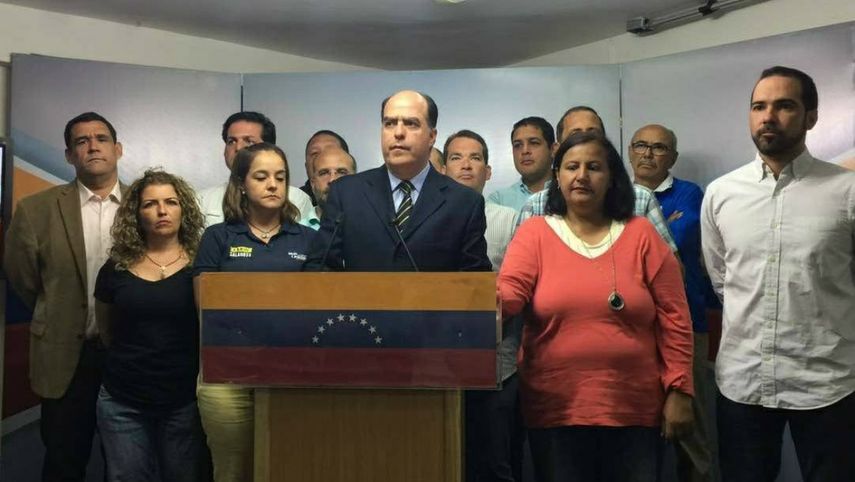 El opositor hizo un llamado a la Fuerza Armada Nacional Bolivariana y a quienes tienen el poder en los tribunales a tomar consciencia y estar del lado de la Constitución.