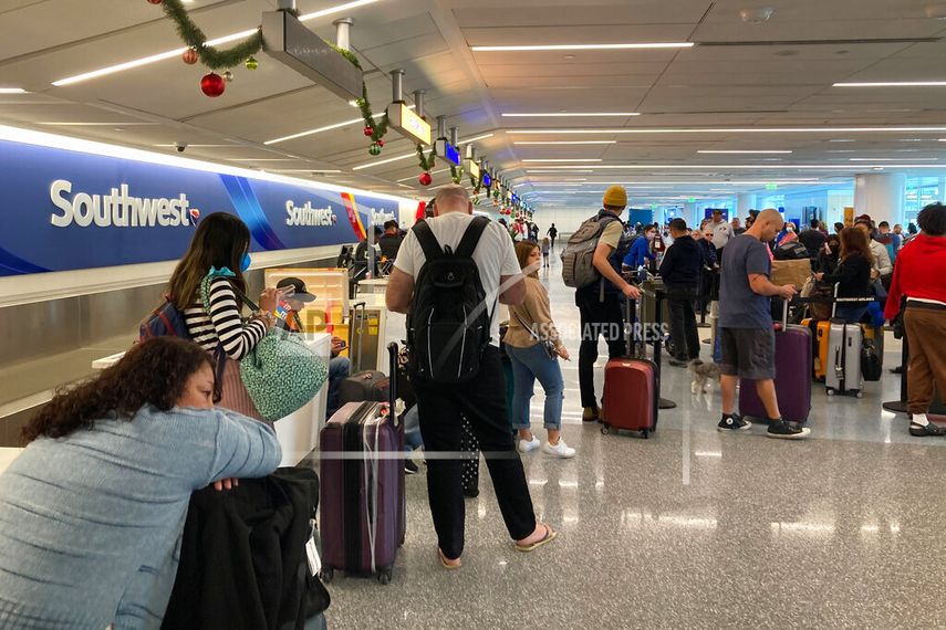 Viajeros que utilizan en Miami la Southwest Airlines.