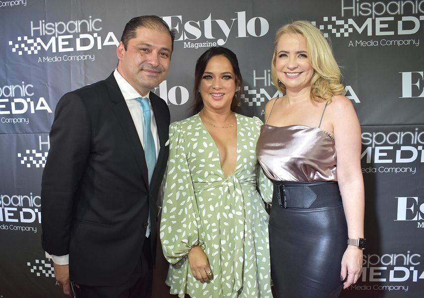 Humberto Hurtado, presidente de Estylo Magazine, junto a Adamaris L&oacute;pez y&nbsp;Marisol Sierra.