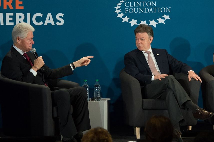 El expresidente Bill Clinton junto al presidente colombiano Juan Manuel Santos durante el evento El futuro de las Américas, organizado por la Fundación Clinton en la Universidad de Miami.(ÁLVARO MATA)