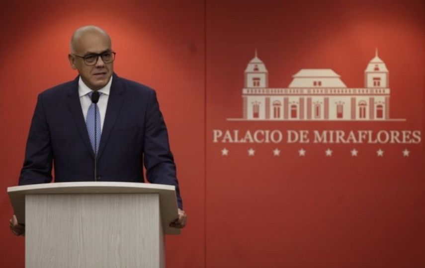 Las acusaciones contra el general retirado Clíver Alcalá fueron realizadas por Jorge Rodríguez (en la foto), ministro de Comunicación del régimen de Nicolás Maduro en Venezuela.