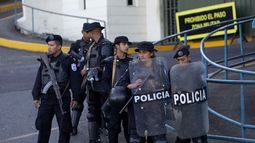 Miembros de la policía antidisturbios del régimen de Daniel Ortega. 