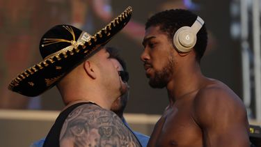 El entrenador del mexicano, Manny Robles, hab&iacute;a dicho que Ruiz estuvo demasiado pesado cuando pele&oacute; con 268 libras en Nueva York. Explic&oacute; que ese peso obedeci&oacute; a que le toc&oacute; salir a pelear contra Joshua a &uacute;ltimo hora.&nbsp;El que Ruiz ahora est&eacute; m&aacute;s fornido, seis meses despu&eacute;s, result&oacute; sorprendente.