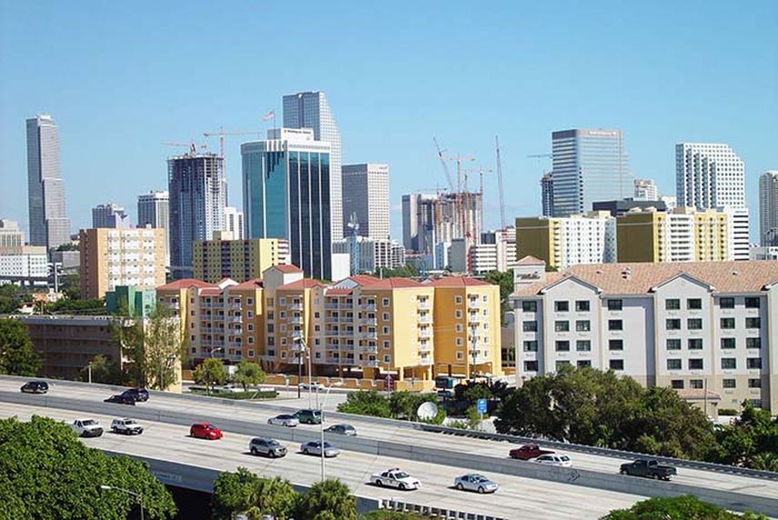 Los propietarios de Miami-Dade pagan entre 3.000 y 8.000 dólares al año por vivir en su ciudad (JESÚS HERNÁNDEZ)