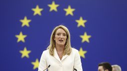 La democristiana Roberta Metsola, de Malta, ofrece un discurso en el Parlamento Europeo, en Estrasburgo, Francia, el 18 de enero de 2022.&nbsp;