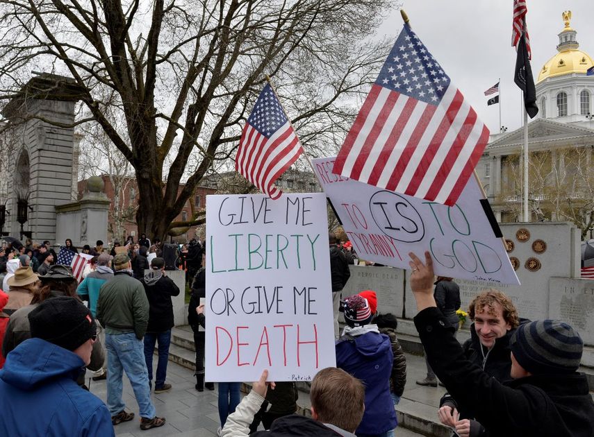 Cientos de personas en diferentes ciudades de Estados Unidos salieron a la calle para protestar contra las medidas de&nbsp;confinamiento.