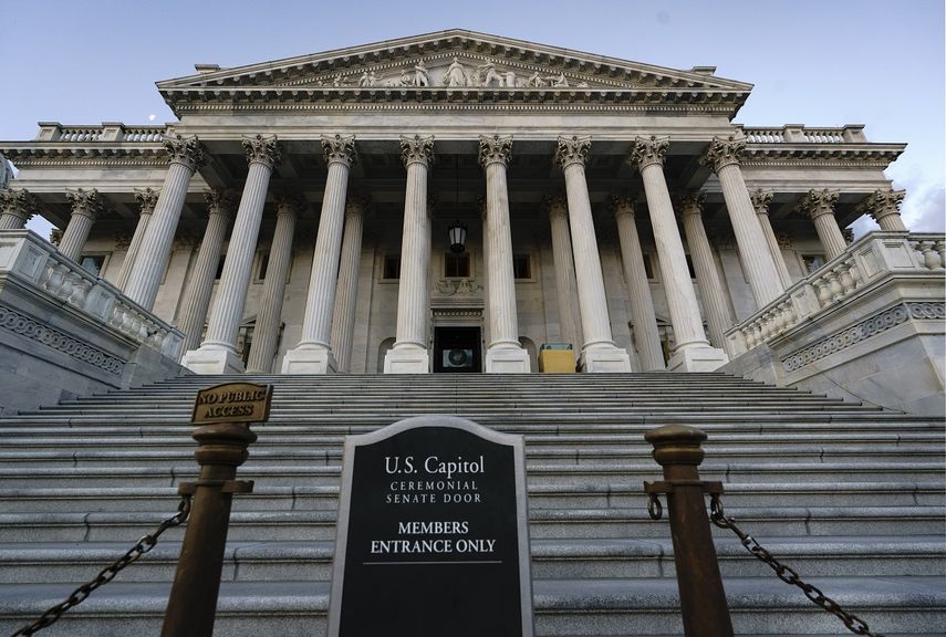 La entrada al Senado, jueves 16 de enero de 2020 por la madrugada.&nbsp;