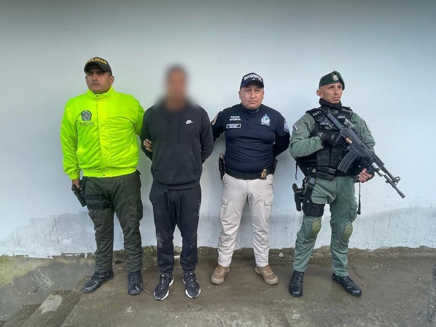 Alias Larry Changa habría llegado a Colombia en el año 2022, obteniendo documentos falsos. Se encargaba de la estrategia criminal para la expansión territorial del ‘Tren de Aragua’ en territorio colombiano.