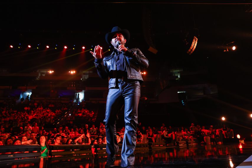 Joss Favela se presenta en la edición 21 de Premios Juventud desde el Coliseo de Puerto Rico José Miguel Agrelot, el 25 de julio de 2024.