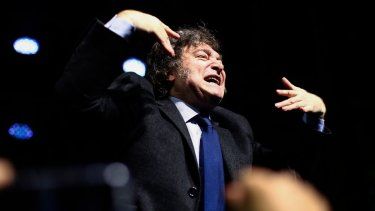 El presidente argentino Javier Milei gesticula ante la audiencia durante un evento conservador en Camboriú, Santa Catarina, Brasil, el domingo 7 julio de 2024.