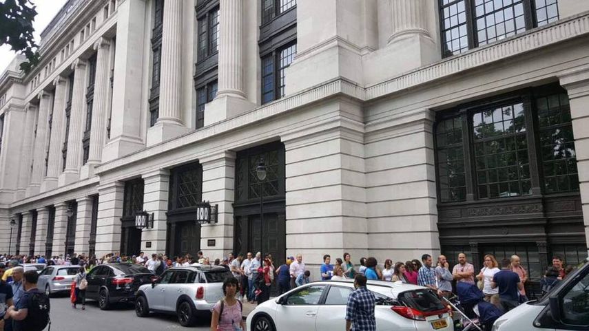 Largas colas de venezolanos en Londres para participar en la consulta popular.&nbsp;