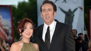 Cage con su tercera esposa Alice Kim.