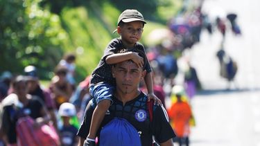 Los migrantes llegan a Villa Comaltitlán, estado de Chiapas, México.