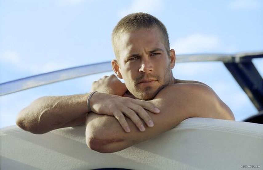 Los investigadores buscan determinar la causa del terrible accidente automovilístico donde murió Paul Walker, protagonista de la serie de películas Fast & Furious. (Twitter)