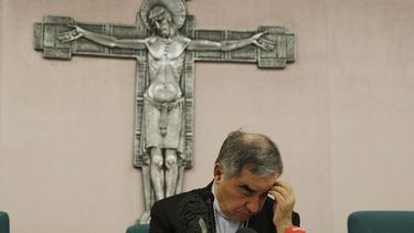 Fotografía de archivo del 25 de septiembre de 2020 del cardenal Angelo Becciu durante una conferencia de prensa en Roma.&nbsp;