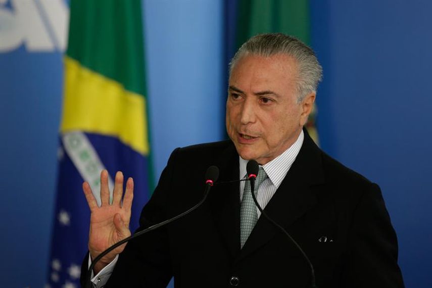 El Gobierno del presidente interino de Brasil, Michel Temer, anunció este sábado que dará libertad a la petrolera Petrobras para que defina los precios internos de los combustibles (EFE)